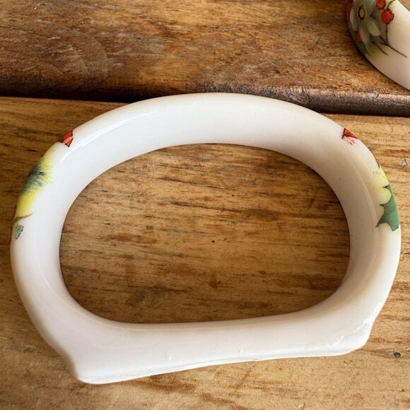 Vintage Christmas Napkin Rings Set of 12 White Red Poinsettia Bone China Holiday - Picture 3 of 6